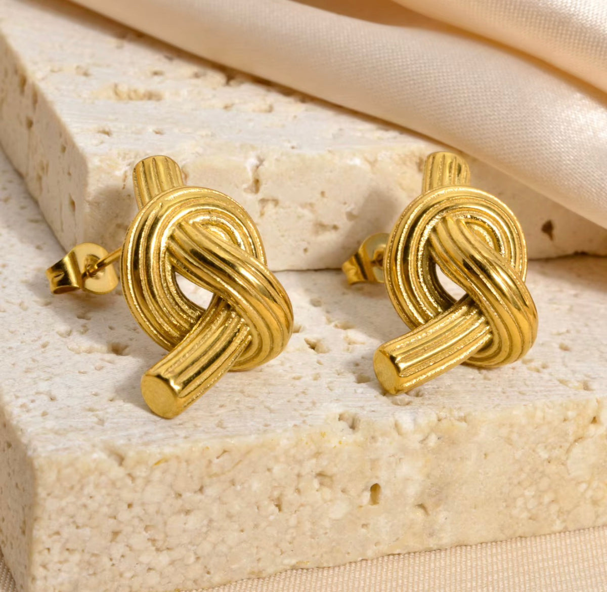 Knotted studs